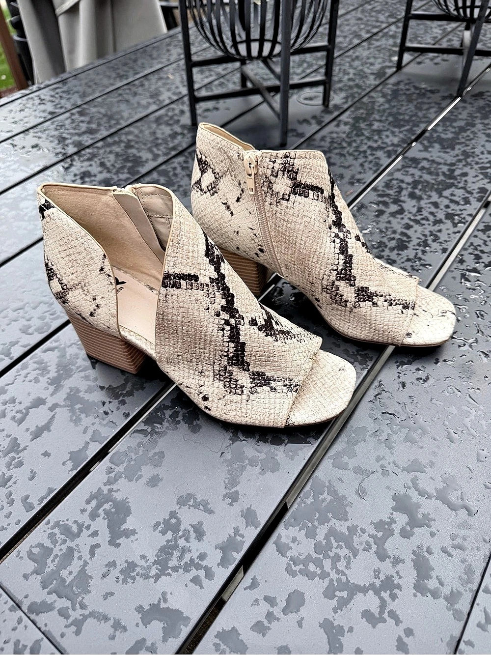 Fergalicious Malaki Snake Print block Heels 8.5 side zip lots of life left